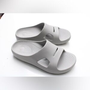 NWOT REVITALIGN Fusion Strive slide sandals